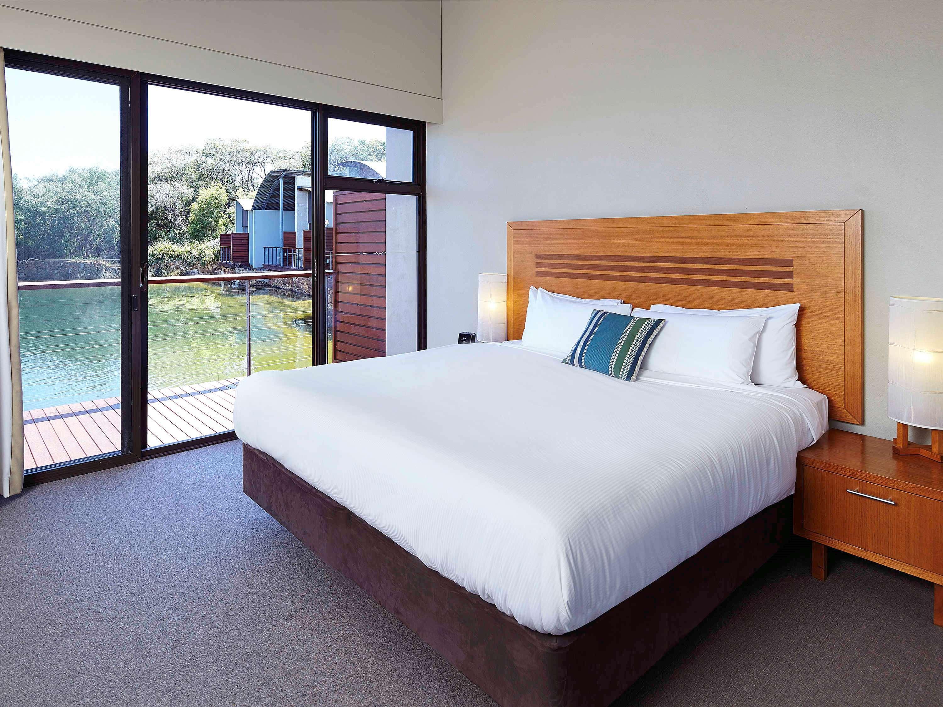 Pullman Bunker Bay Resort Margaret River Dunsborough Dış mekan fotoğraf A bedroom at the Peppers Springs Hotel
