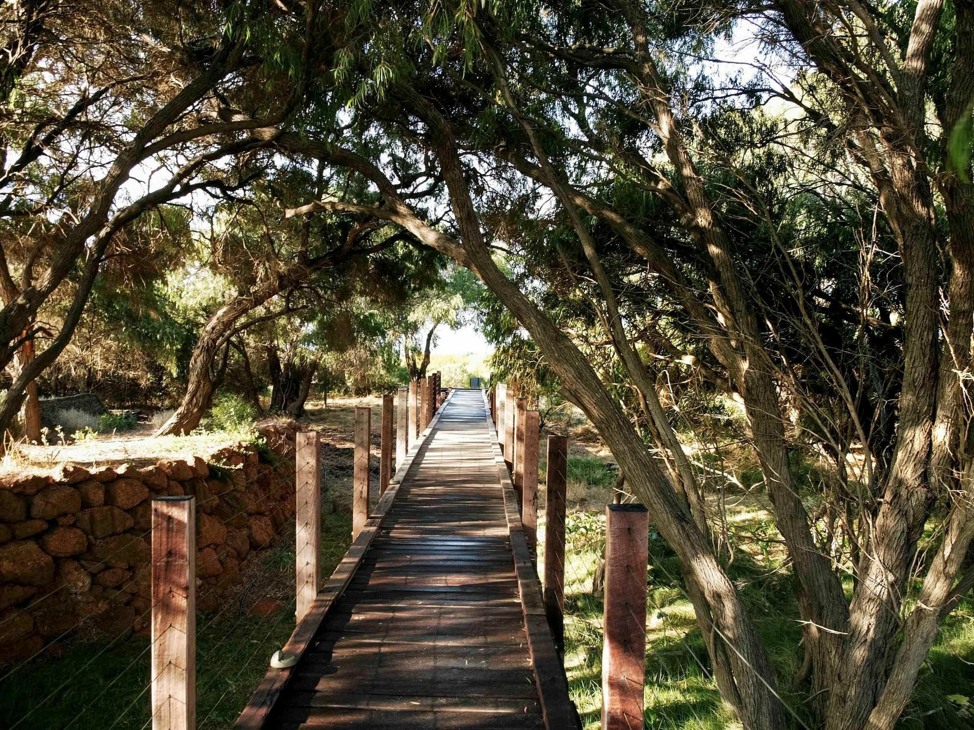 Pullman Bunker Bay Resort Margaret River Dunsborough Dış mekan fotoğraf The boardwalk at the entrance to the reserve